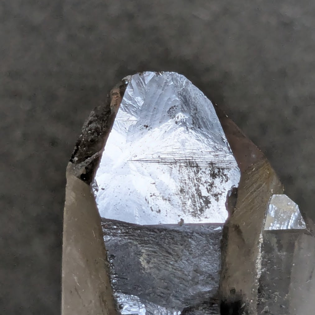 チベタン・クォーツ　両剣水晶　シンギングクリスタル　ファントム　”陰陽”　チベット産　81g