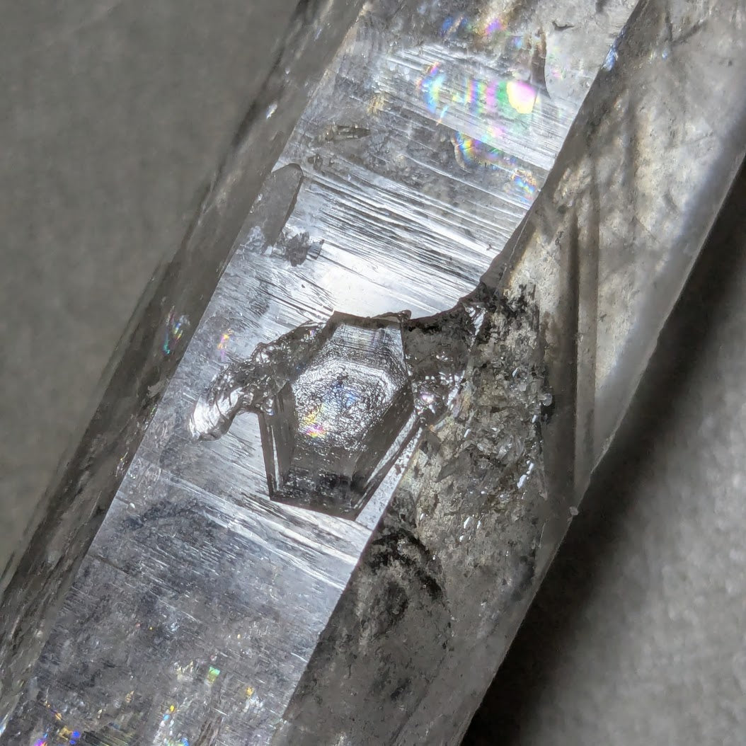 チベタン・クォーツ　両剣水晶　シンギングクリスタル　ファントム　”陰陽”　チベット産　188g