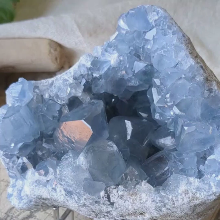 セレスタイト・クラスター・ジオード　Blue Cave　マダガスカル産　3.2kg