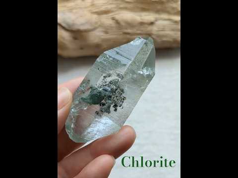 ヒマラヤ水晶　クローライト・イン・クォーツ　両剣水晶　ブリッジ　インド・マニハール産　50ｇ